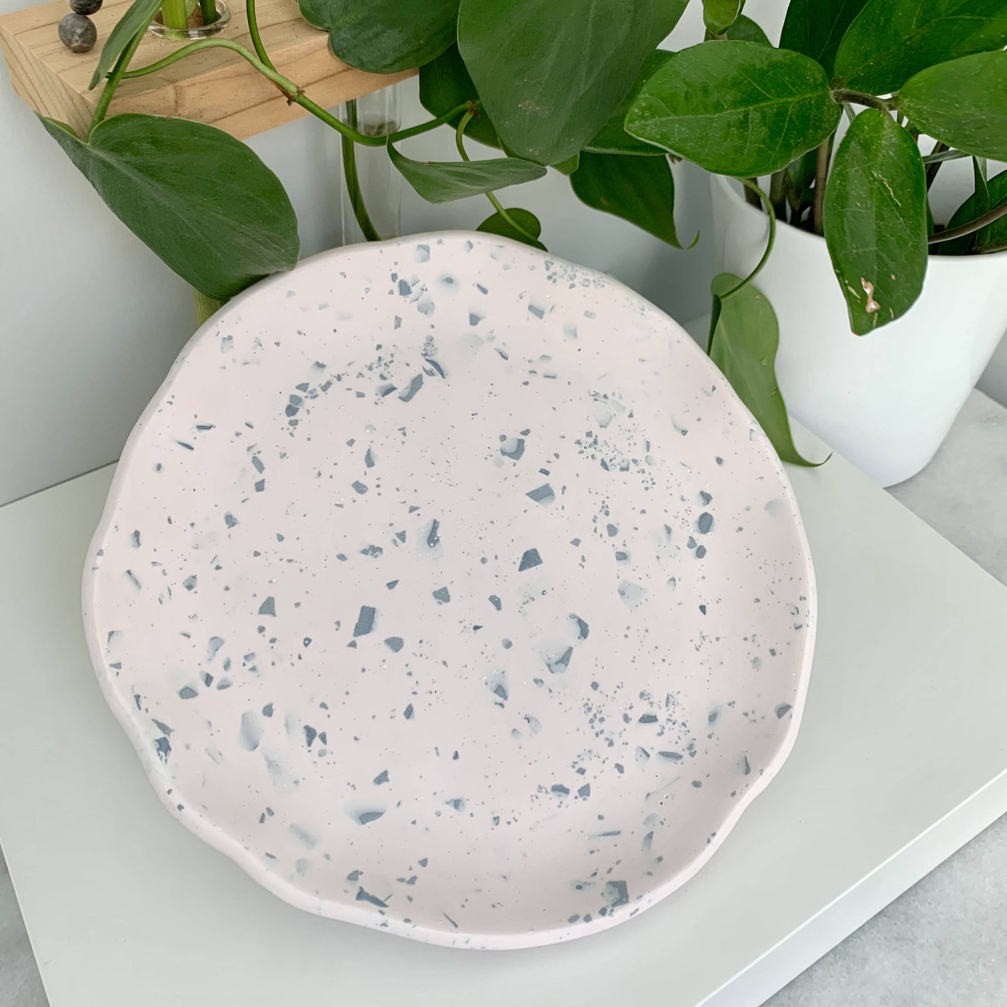Circular Wavy Tray in Pink + Navy