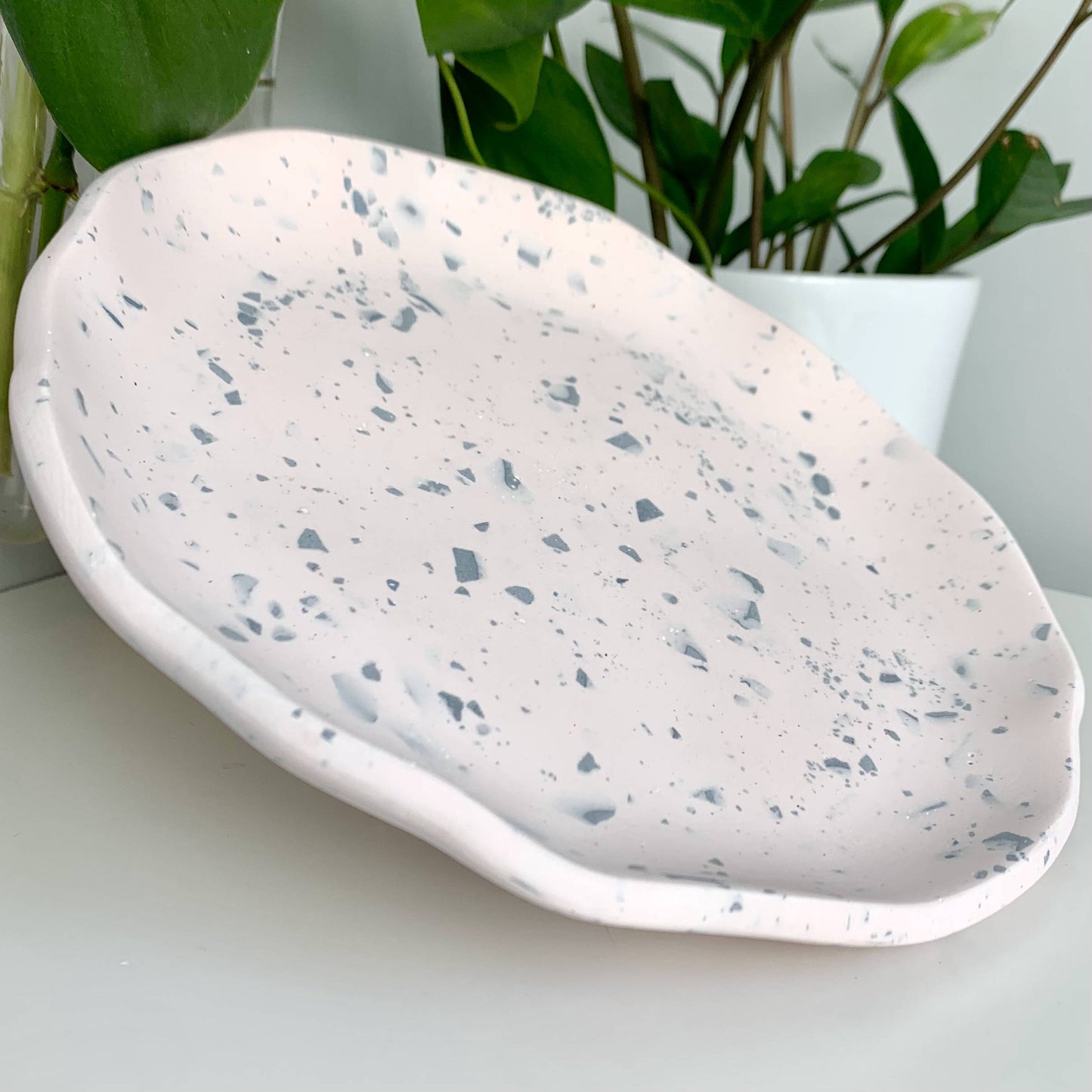 Circular Wavy Tray in Pink + Navy